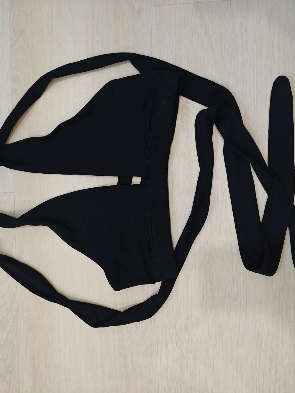 ALO Yoga Black Triangle Wrap Bandeau